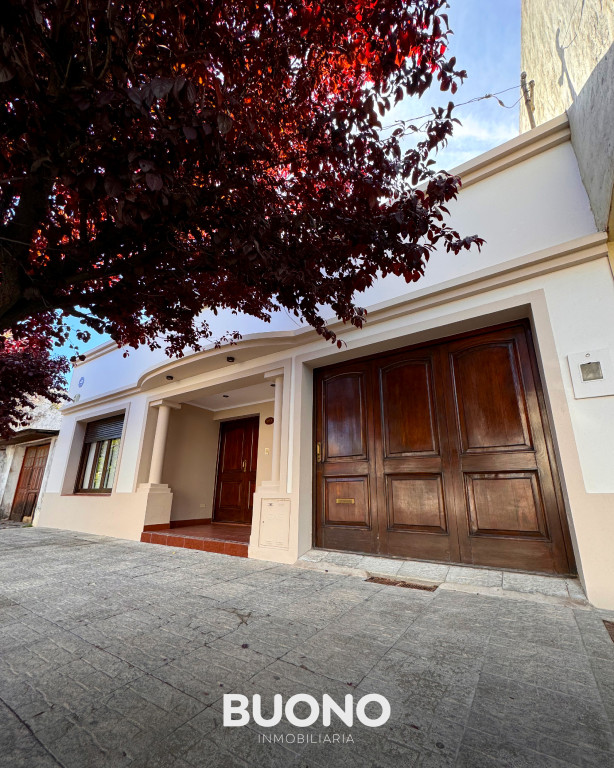 CASA CON GRAN PATIO
