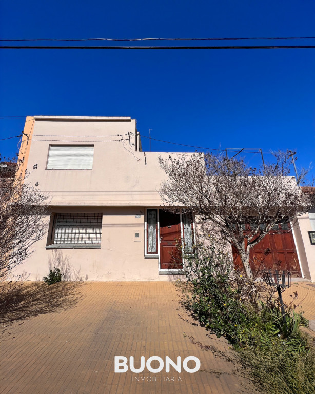 CASA EN BARRIO RESIDENCIAL